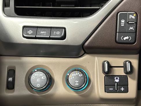 Used 2020 Chevrolet Suburban Premier image 29
