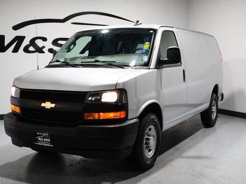 Used 2024 Chevrolet Express 2500 w/ Driver Convenience Package image 3