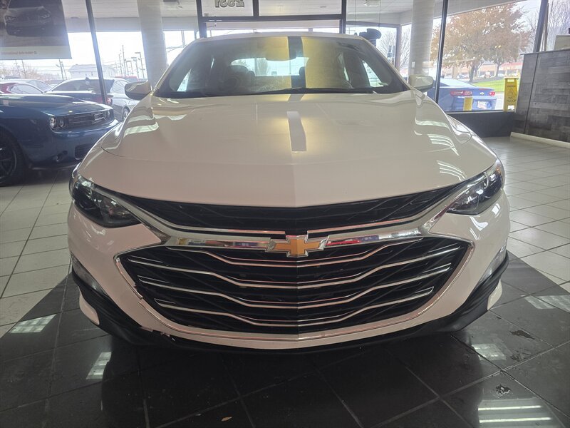 Used 2024 Chevrolet Malibu LT FWD image 2