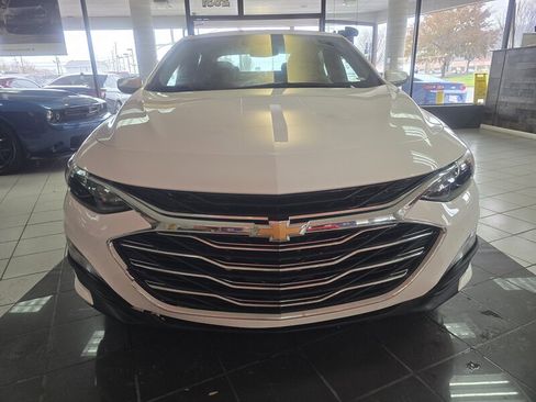 Used 2024 Chevrolet Malibu LT image 2