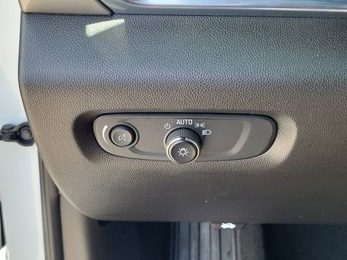 Used 2023 Chevrolet Traverse LT FWD image 20