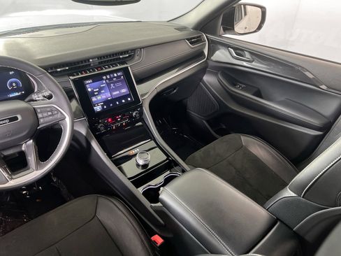 Used 2023 Jeep Grand Cherokee Altitude image 22