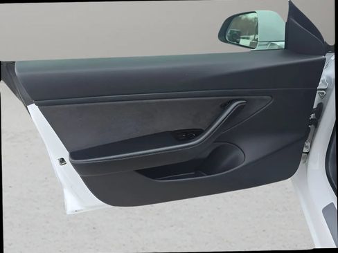 Used 2018 Tesla Model 3 Long Range image 19