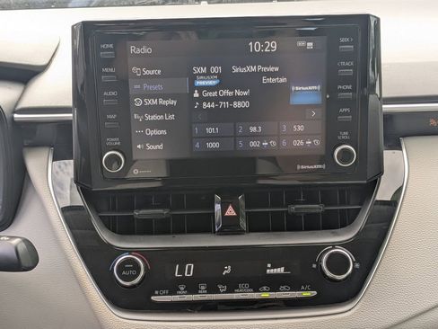 Used 2022 Toyota Corolla LE image 4