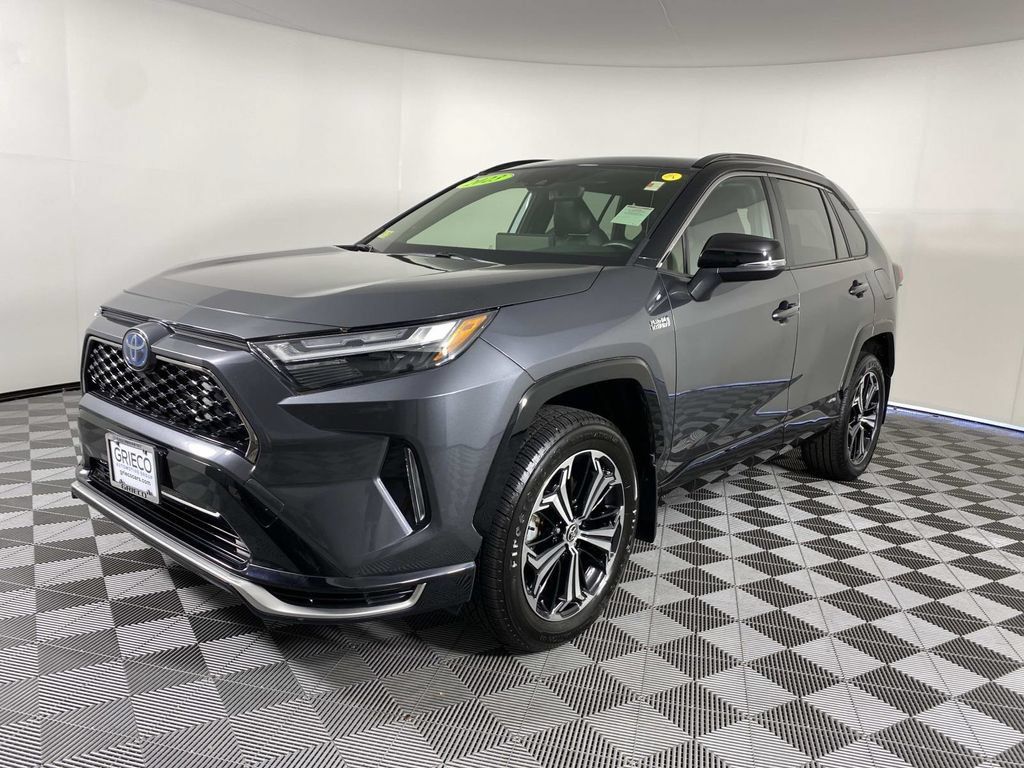 Used 2023 Toyota RAV4 XSE w/ Weather Package AWD/4WD image 4