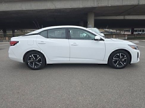 Used 2024 Nissan Sentra SV FWD image 7