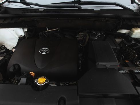 Used 2017 Toyota Highlander XLE image 37