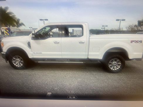 Used 2017 Ford F250 XLT w/ XLT Premium Package image 8