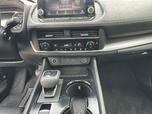 Used 2023 Nissan Rogue SV w/ SV Premium B Package image 20