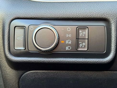 Used 2021 Ford Explorer XLT image 25