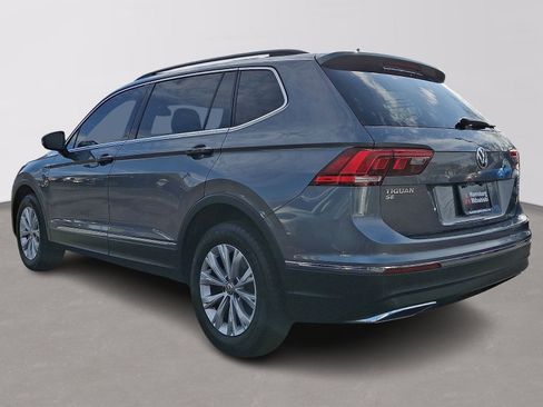 Used 2018 Volkswagen Tiguan SE w/ Panoramic Sunroof Package image 4