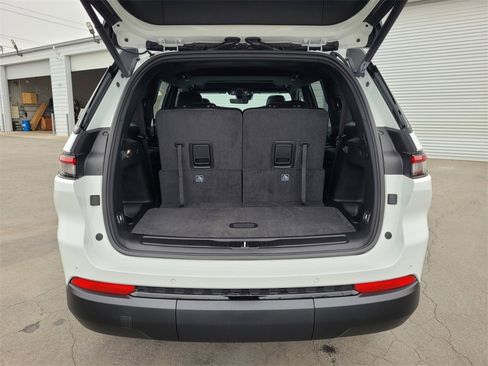 New 2025 Jeep Grand Cherokee L Altitude image 19