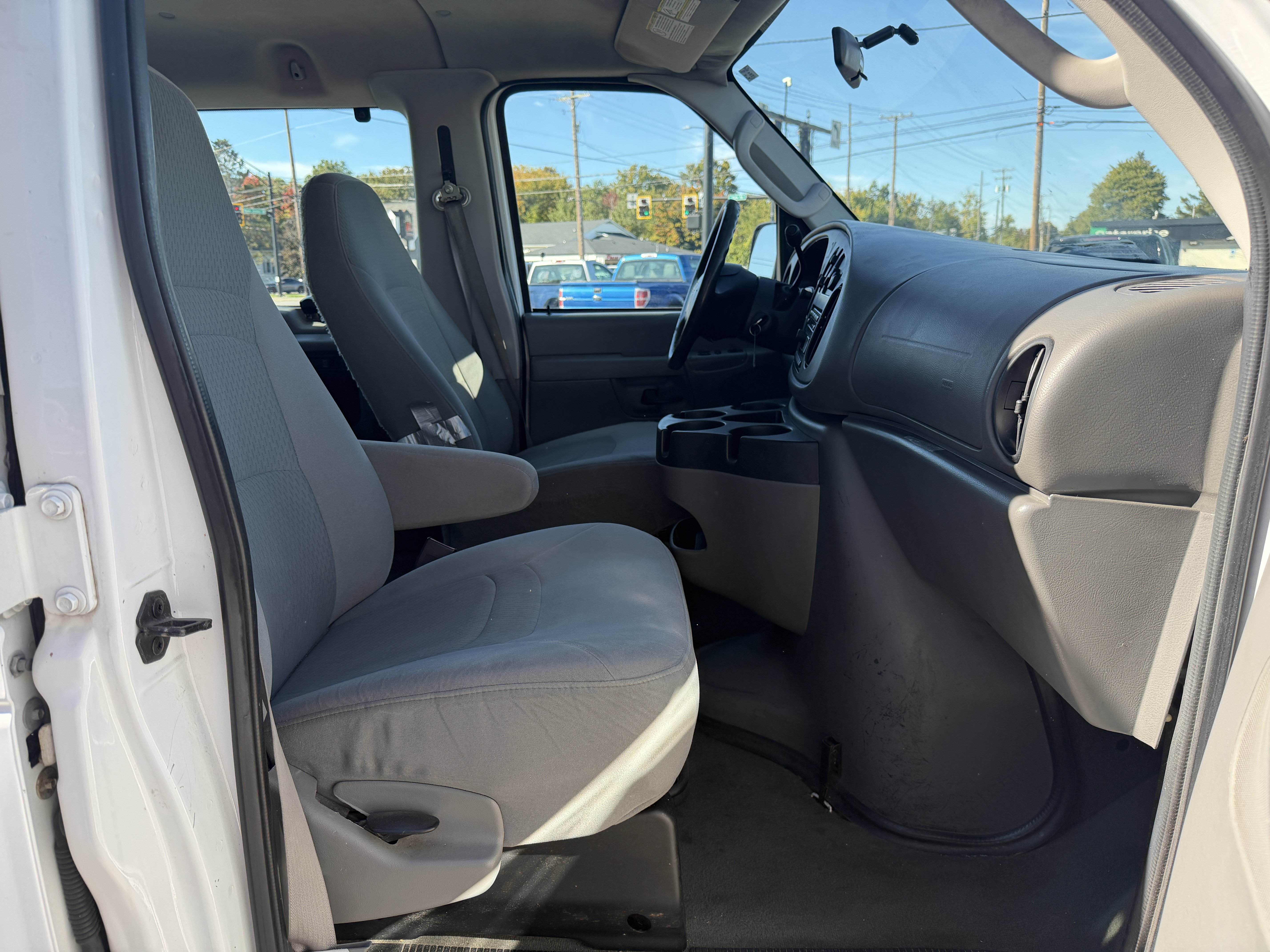 Used 2008 Ford E-350 and Econoline 350 XL RWD image 12