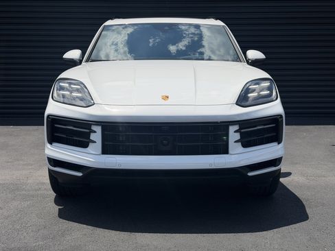 Certified 2024 Porsche Cayenne AWD/4WD image 10
