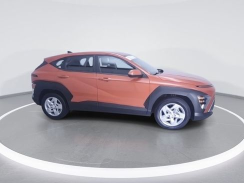 Used 2025 Hyundai Kona SE image 3
