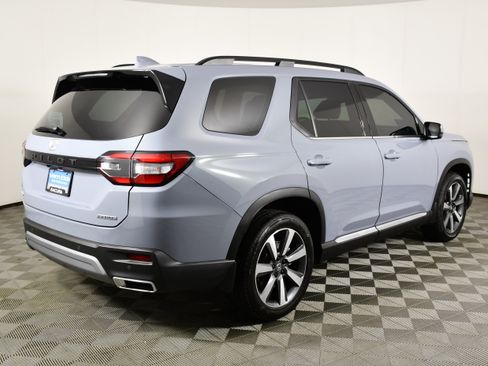 Used 2025 Honda Pilot Touring image 6