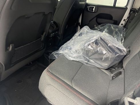 New 2025 Jeep Gladiator Rubicon w/ Convenience Group image 26