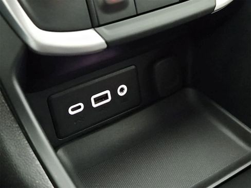 Used 2024 GMC Terrain SLE image 31