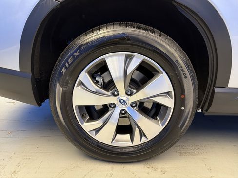 Certified 2025 Subaru Ascent Premium w/ Premium Package image 9