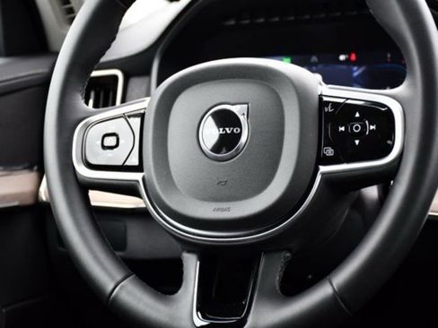 Certified 2025 Volvo XC90 B6 Plus image 19