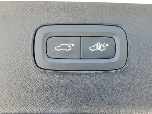 Certified 2022 Volvo XC90 T8 Inscription w/ Advanced Package AWD/4WD image 10