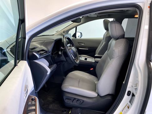 Used 2024 Toyota Sienna XLE w/ XLE Plus Package AWD/4WD image 16