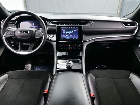 Used 2024 Jeep Grand Cherokee Altitude image 17