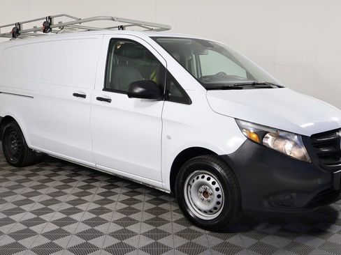 Used 2021 Mercedes-Benz Metris image 2