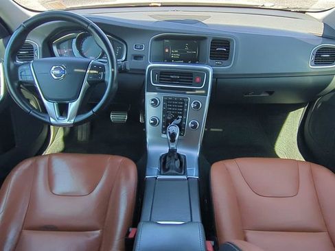 Used 2017 Volvo S60 T5 Inscription image 15