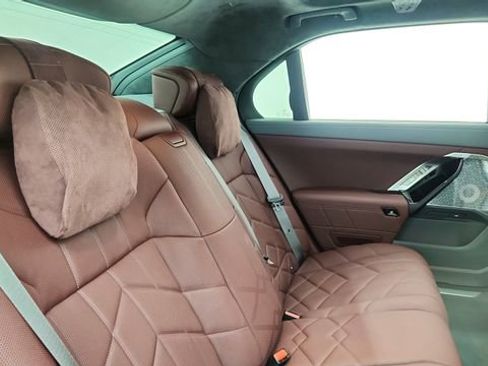 Used 2025 BMW i7 eDrive50 w/ Executive Package image 26