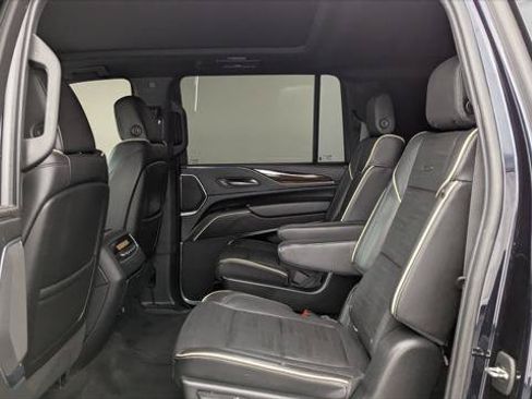 Used 2022 Cadillac Escalade ESV Premium Luxury AWD/4WD image 17