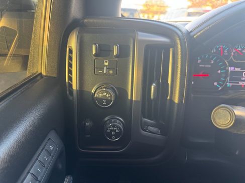 Used 2017 GMC Sierra 3500 SLT w/ Duramax Plus Package AWD/4WD image 15