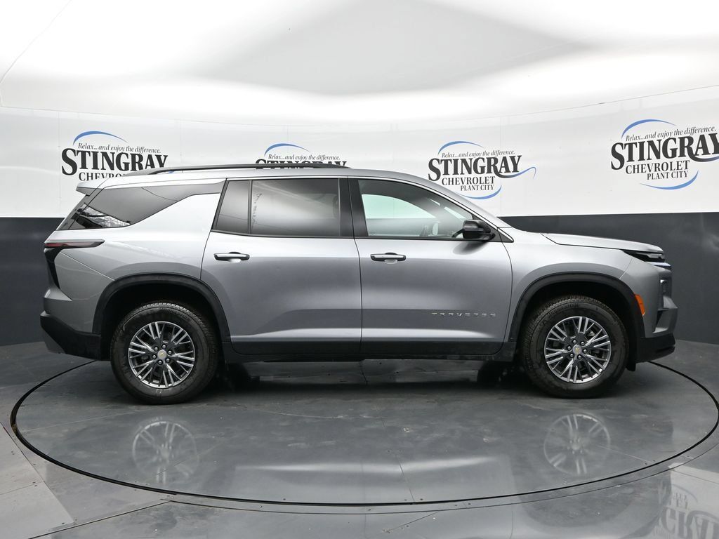 Used 2026 Chevrolet Traverse LT AWD/4WD image 8