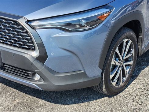 Used 2023 Toyota Corolla Cross XLE image 8