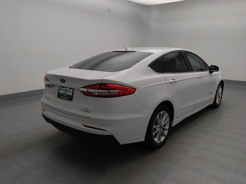 Used 2019 Ford Fusion SE FWD image 9