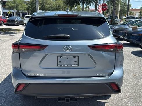 Used 2024 Toyota Highlander XLE AWD/4WD image 6