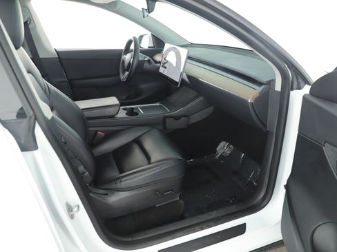 Used 2021 Tesla Model Y Performance image 12