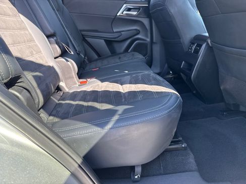 Used 2024 Mitsubishi Outlander SE image 15