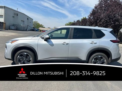 Used 2025 Nissan Rogue SV AWD/4WD image 18