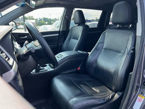 Used 2018 Toyota Highlander XLE AWD/4WD image 18