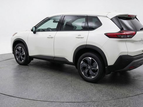 Used 2025 Nissan Rogue SV image 6