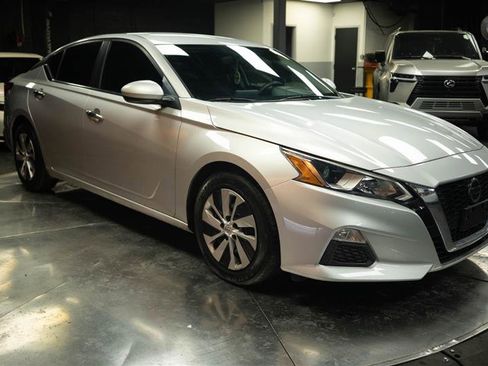 Used 2019 Nissan Altima 2.5 S FWD image 6
