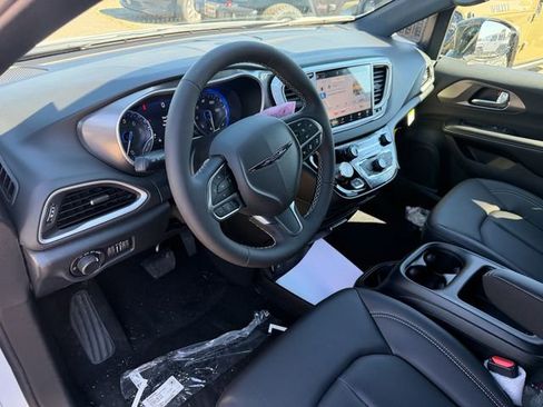 New 2026 Chrysler Voyager LX FWD image 11