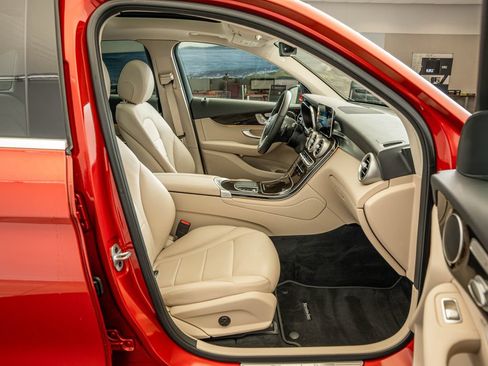 Certified 2022 Mercedes-Benz GLC 300 4MATIC image 35