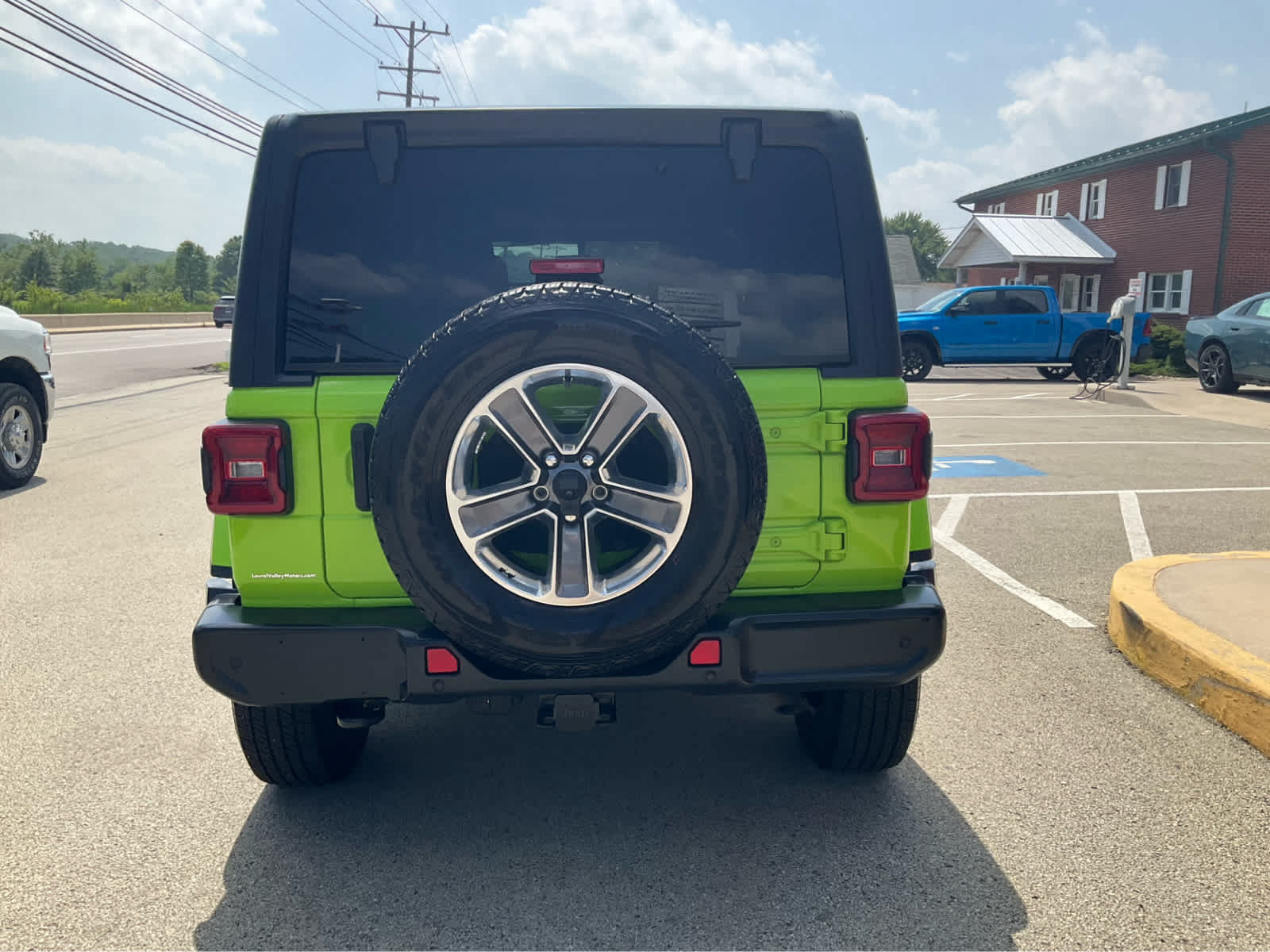 Used 2021 Jeep Wrangler Unlimited Sahara AWD/4WD image 4