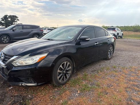 Used 2016 Nissan Altima 2.5 SL w/ Moonroof Package FWD image 1