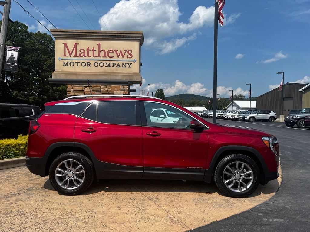 Used 2023 GMC Terrain SLT AWD/4WD image 4