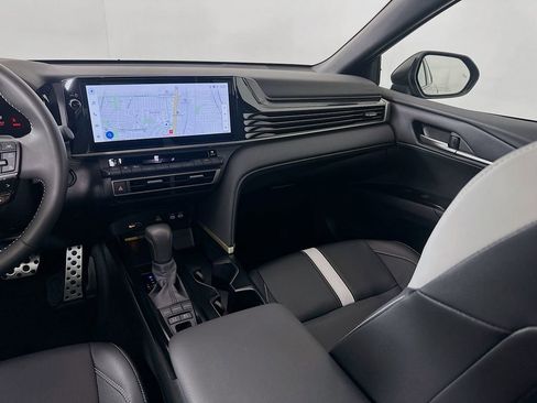 Used 2025 Toyota Camry SE image 24
