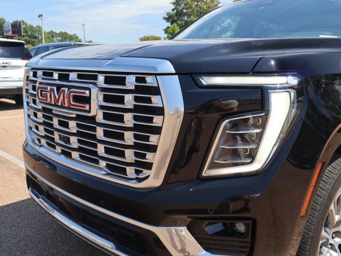 Used 2025 GMC Yukon XL Denali w/ Denali Reserve Package RWD image 22