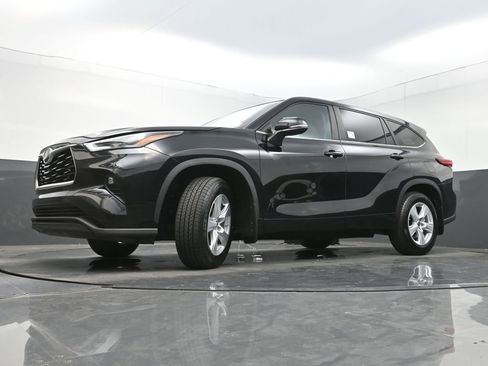 Used 2023 Toyota Highlander LE image 25